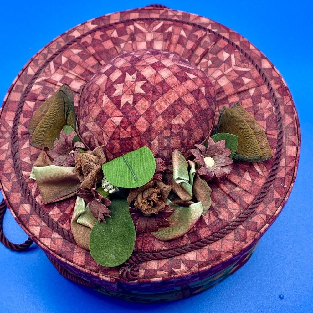 Vintage Round Bonnet Pin Cushion and Sewing Notions Box 8 Inside Pockets Maroon - Picture 2 of 6